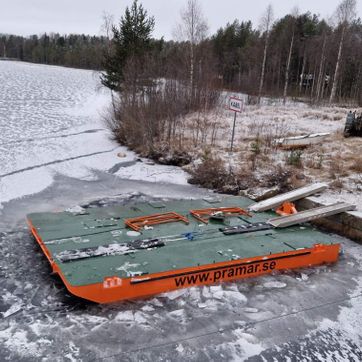 Pråmen Åland i isen
