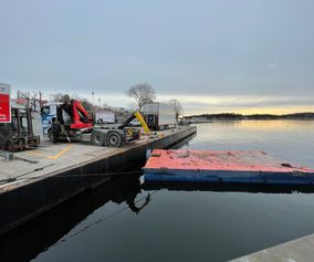 Barge Yxlan redy to be pulled out of the water.
